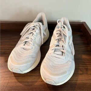 Women's Lululemon Blissfeel 2  size 7.5